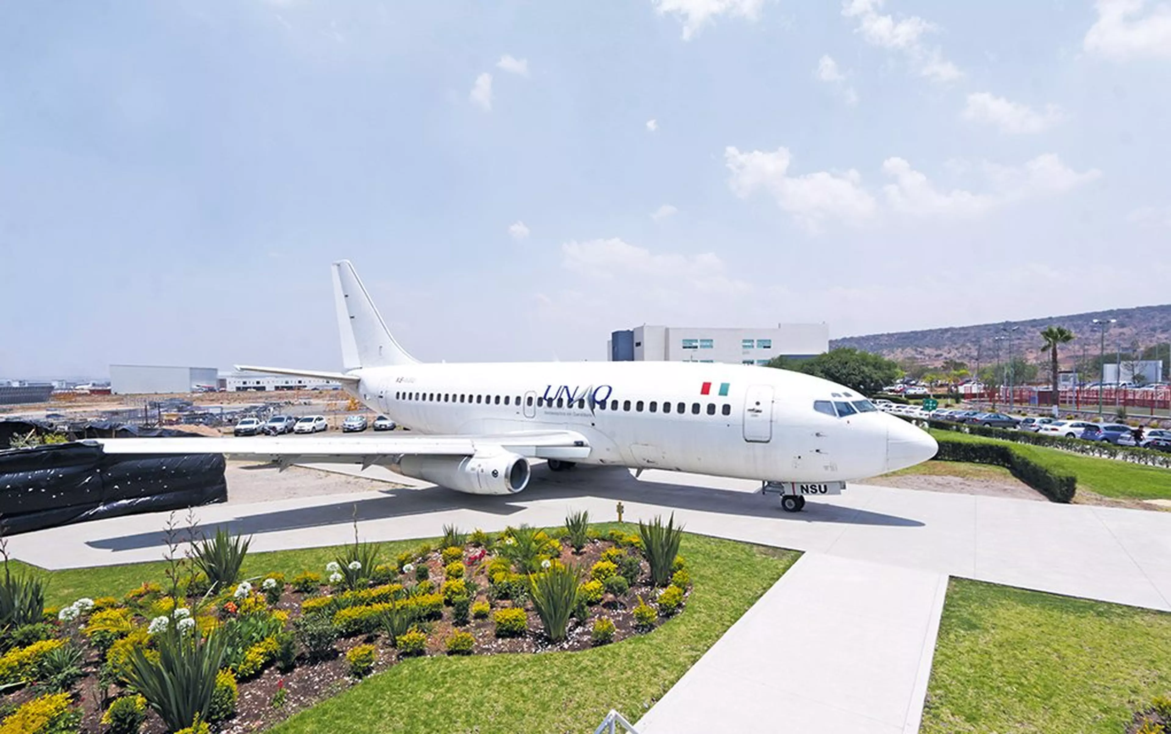 UNAQ university passenger aircraft for student training.